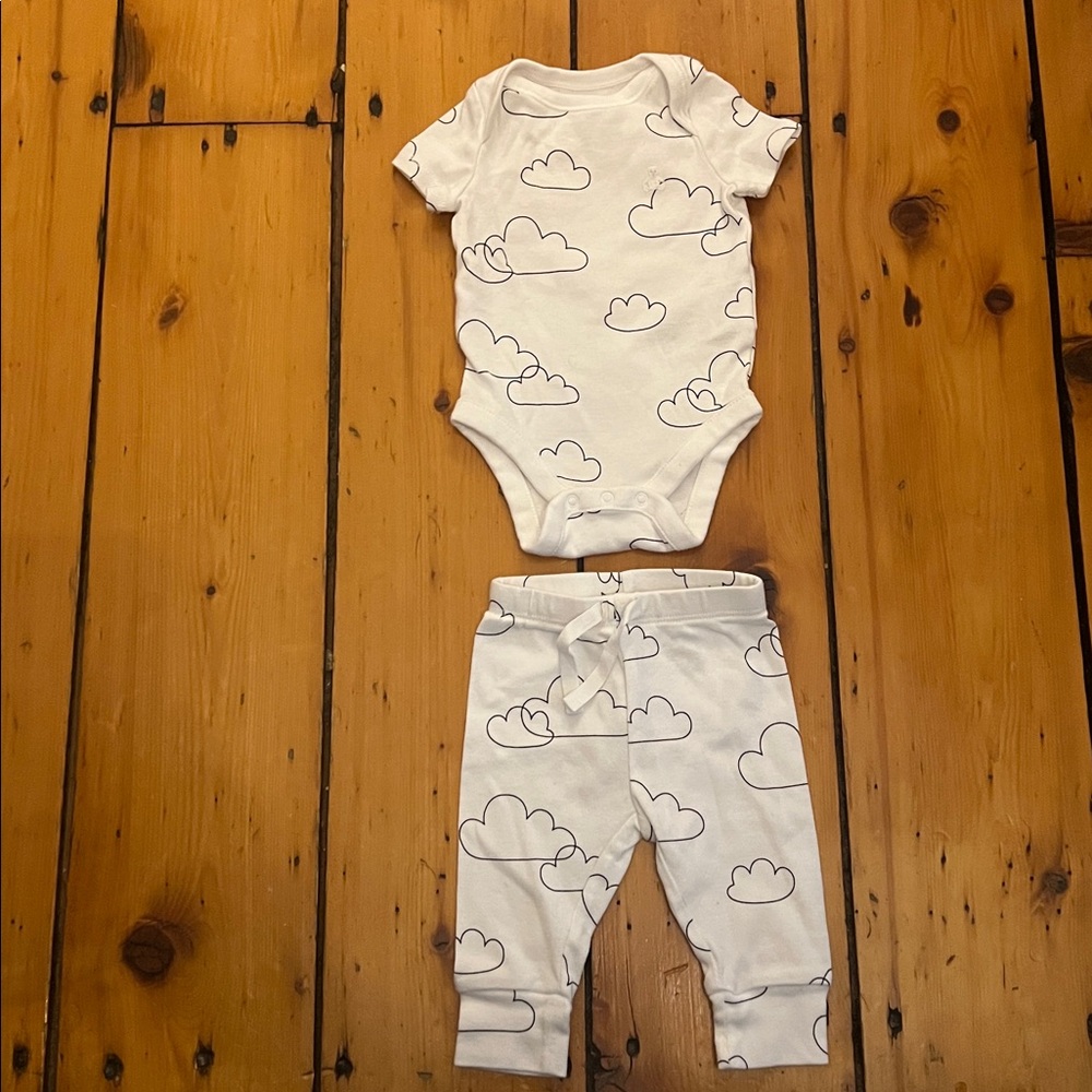 Baby Gap Printed Onesie / Pants Set Newborn 0-3 months White black cloud print